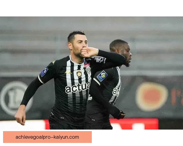 圣埃蒂安锋线火力全开，状态回暖助力球队重返胜利轨道