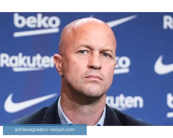 克鲁伊夫在阿贾克斯时期的贡献与战术影响持续受到关注 克鲁伊夫在阿贾克斯时期的贡献与战术影响持续受到关注